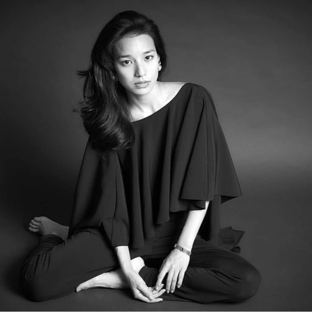 のインスタグラム：「福岡の写真展今日までです✨この写真たちは関康隆氏の過去の作品！  関 康隆　作品展 「Just sing」 【会期】2020年10月20日(火)～11月3日(祝) 【会場】αプラザ ※ソニーストア福岡天神2F  #関康隆#写真展#福岡#ソニーストア#sonustore#justsing#レイヤマダ @y.s.photo_bw  @sonyalpha」