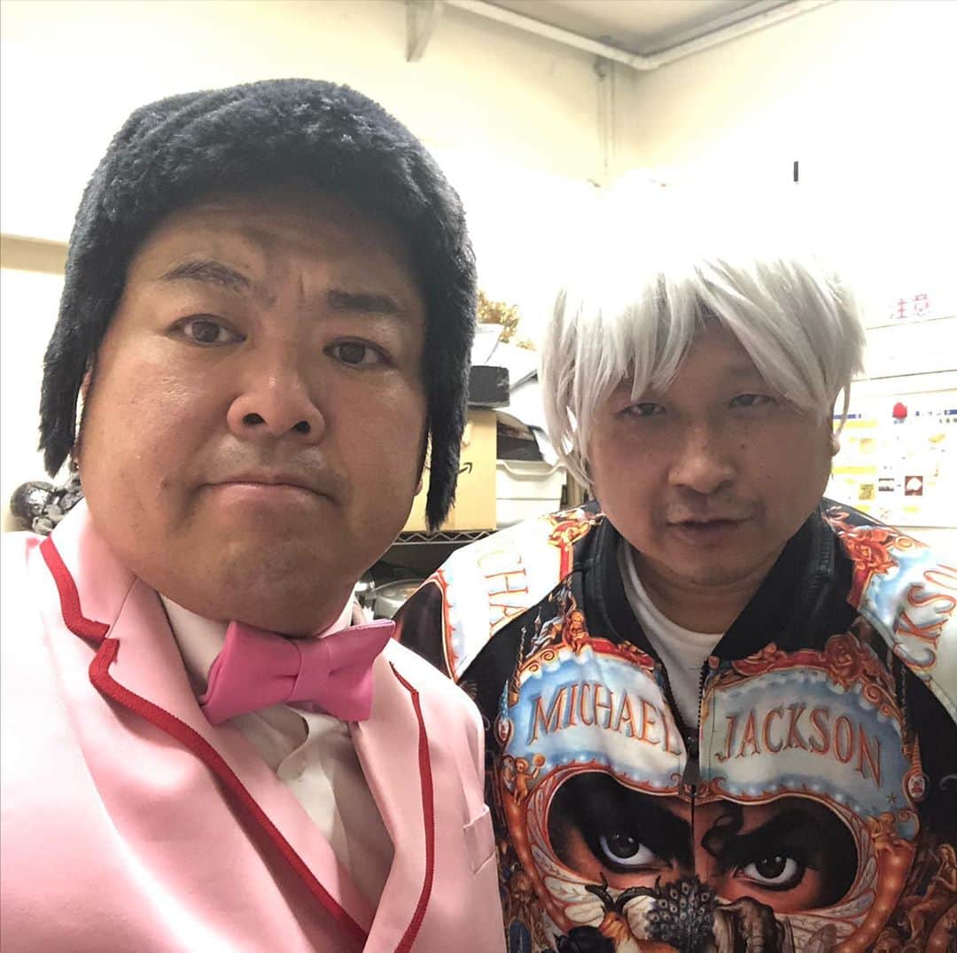 大地洋輔のインスタグラム：「楽屋のカツラ」