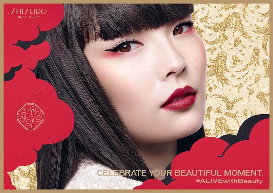 秋元梢さんのインスタグラム写真 - (秋元梢Instagram)「New @shiseido Holiday Collection💃🏻❄️ 舘鼻さんがクリエイティブディレクションした、資生堂のホリデーコレクションのLOOKが公開されました👀❣️ 9年ぶりの @craigmcdeanstudio がフォトグラファーで、大好きな @jamesaaronboehmer & @levymelissa ともまた一緒に仕事できて光栄です🙏🏻🙏🏻🙏🏻 Artist @noritaka_tatehana designed a limited-edition skincare and color collection🌹 #ALIVEwithBeauty #shiseido」11月3日 13時39分 - akimoto_kozue