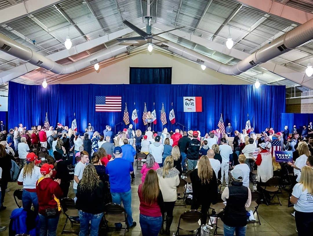 イヴァンカ・トランプさんのインスタグラム写真 - (イヴァンカ・トランプInstagram)「Iowa is going to show up big tomorrow for @realdonaldtrump !」11月3日 13時42分 - ivankatrump