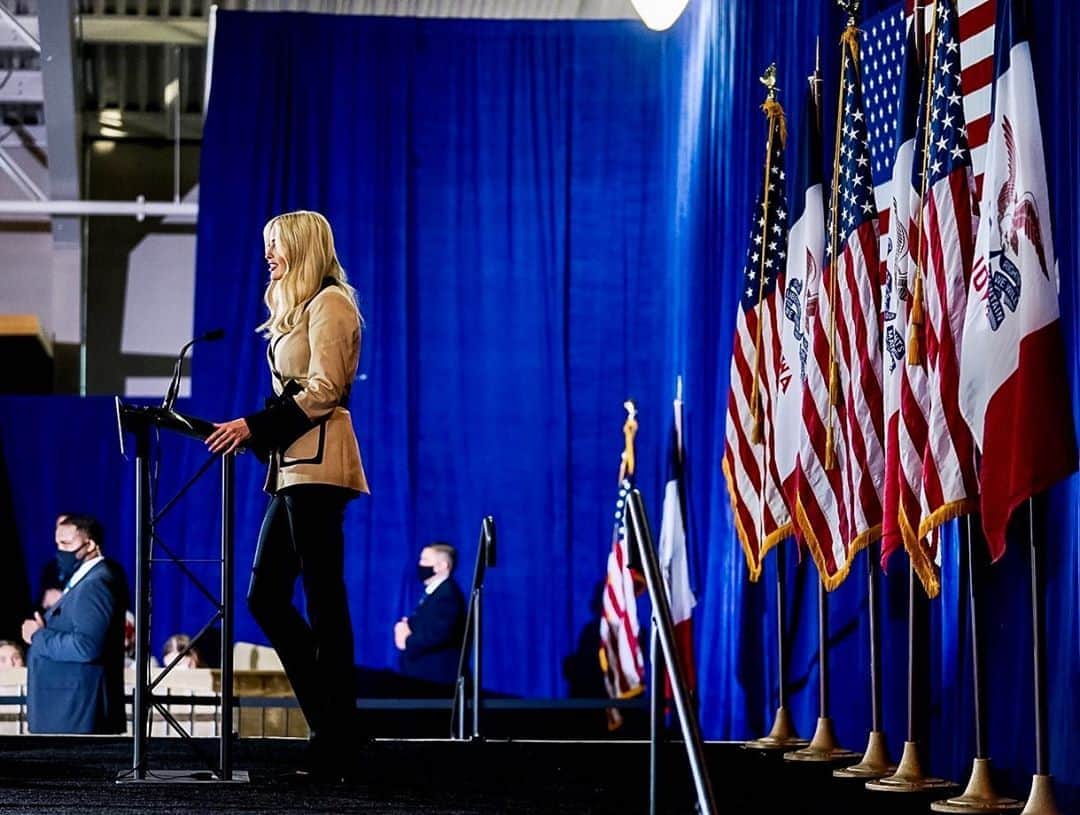 イヴァンカ・トランプのインスタグラム：「Iowa is going to show up big tomorrow for @realdonaldtrump !」