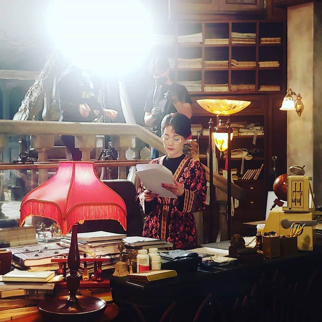 キム・ジョンナンさんのインスタグラム写真 - (キム・ジョンナンInstagram)「내세출입국사무소. 망자가 되면 반드시 이곳에서 오리엔테이션을 받아야  함.  #구미호뎐#TVN수목미니#탈의파#김정난」11月3日 13時43分 - kimjungnanlove
