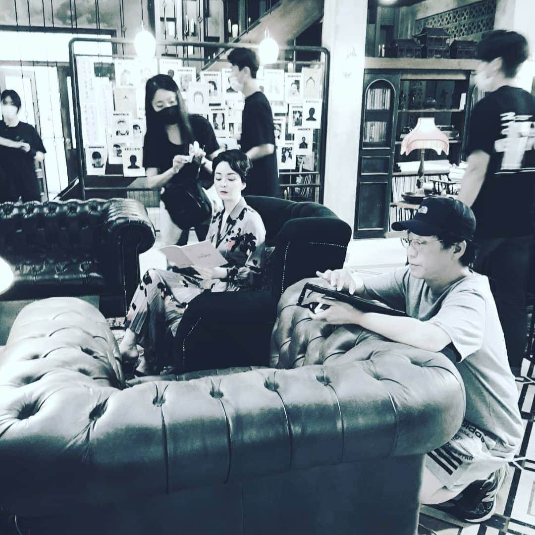 キム・ジョンナンさんのインスタグラム写真 - (キム・ジョンナンInstagram)「내세출입국사무소. 망자가 되면 반드시 이곳에서 오리엔테이션을 받아야  함.  #구미호뎐#TVN수목미니#탈의파#김정난」11月3日 13時43分 - kimjungnanlove