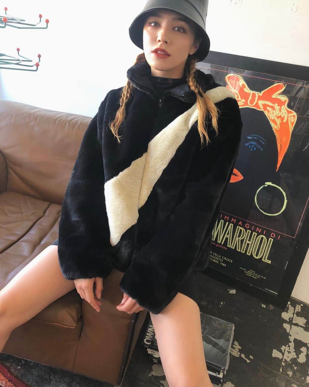 ステファニーのインスタグラム：「🦨🖤 BLACK BLACK BLACK.」