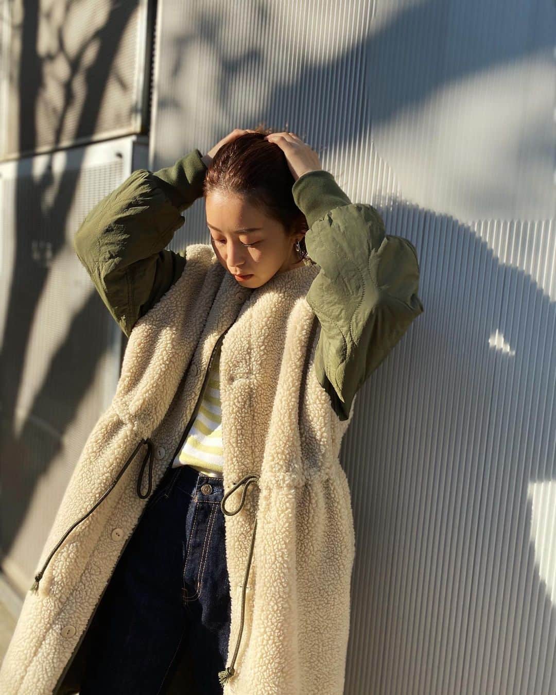 Eri Koyamaのインスタグラム：「. 明日発売 #キルティングロングコート . リバーシブルになってて 2味楽しめるよ🤍 3枚目からキルティングver💁🏻‍♀️ 私はボアが見える方が好き . @ungrid_official @ungrid_staffsnap @UngridDENIM @eri_koyama_ #153cmコーデ」