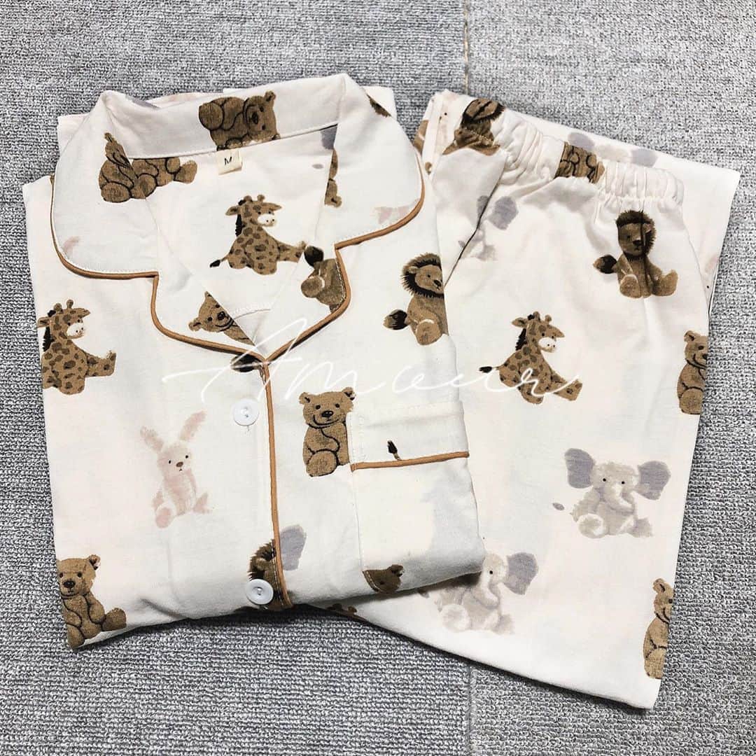 郷杏樹のインスタグラム：「. かわいくない⁈🦁🐻🐰🦒 この形のパジャマって、 普通の伸びない布で作られてて かたくるしいイメージなんだけど このパジャマは伸びる素材だから すごく楽ちんで最高です🐻✨ 伸びる生地のパジャマ大好き 笑 あ、 @_andante_shop です🐰 . . 着画は明日載せます☺︎ . . #パジャマ #roomwear #部屋着 #可愛い #animals #服 #購入品 #fashion #ootd」