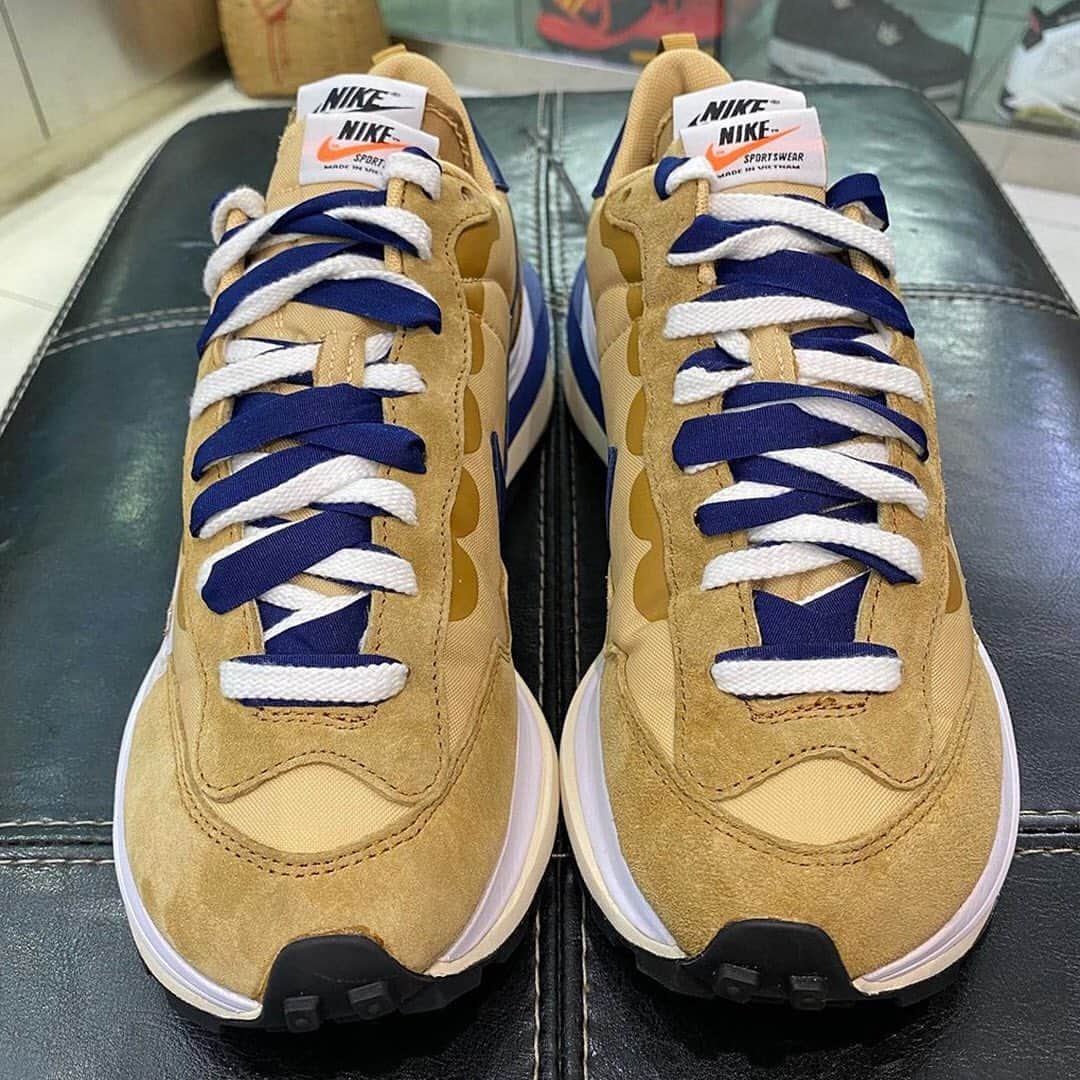 HYPEBEASTさんのインスタグラム写真 - (HYPEBEASTInstagram)「@hypebeastkicks: The @sacaiofficial x @nike Vaporwaffle has surfaced in a new tan and navy style. Made of a nylon base and supple suede overlays, the shoe sees hits of rich navy on the Swooshes and co-branded heel pieces, while also appearing on one of the two lace sets. Tongues are double-stacked as well, with one featuring a Nike Sportswear graphic and the other a sacai spellout. Below sits a dual-layered midsole with a signature lip in the heel, and old-school black waffle outsoles round off the look. Stay tuned for official images and notes on its release. Photo: @koala_hsh」11月3日 13時56分 - hypebeast