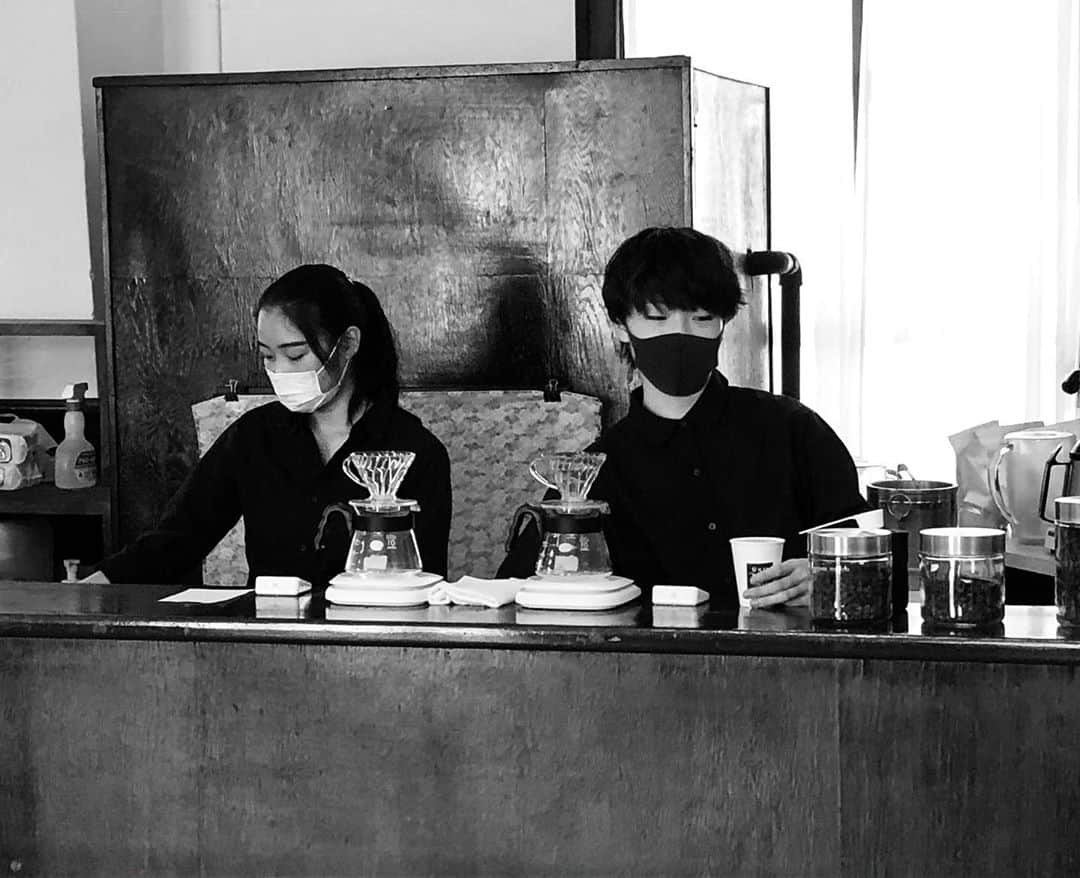 名古屋コミュニケーションアート専門学校_製菓調理のインスタグラム：「モノクロで撮ってみました 😆✌️陶磁器会館の雰囲気と合ってカッコイイ✨  #名古屋陶磁器会館  #文化のみち」