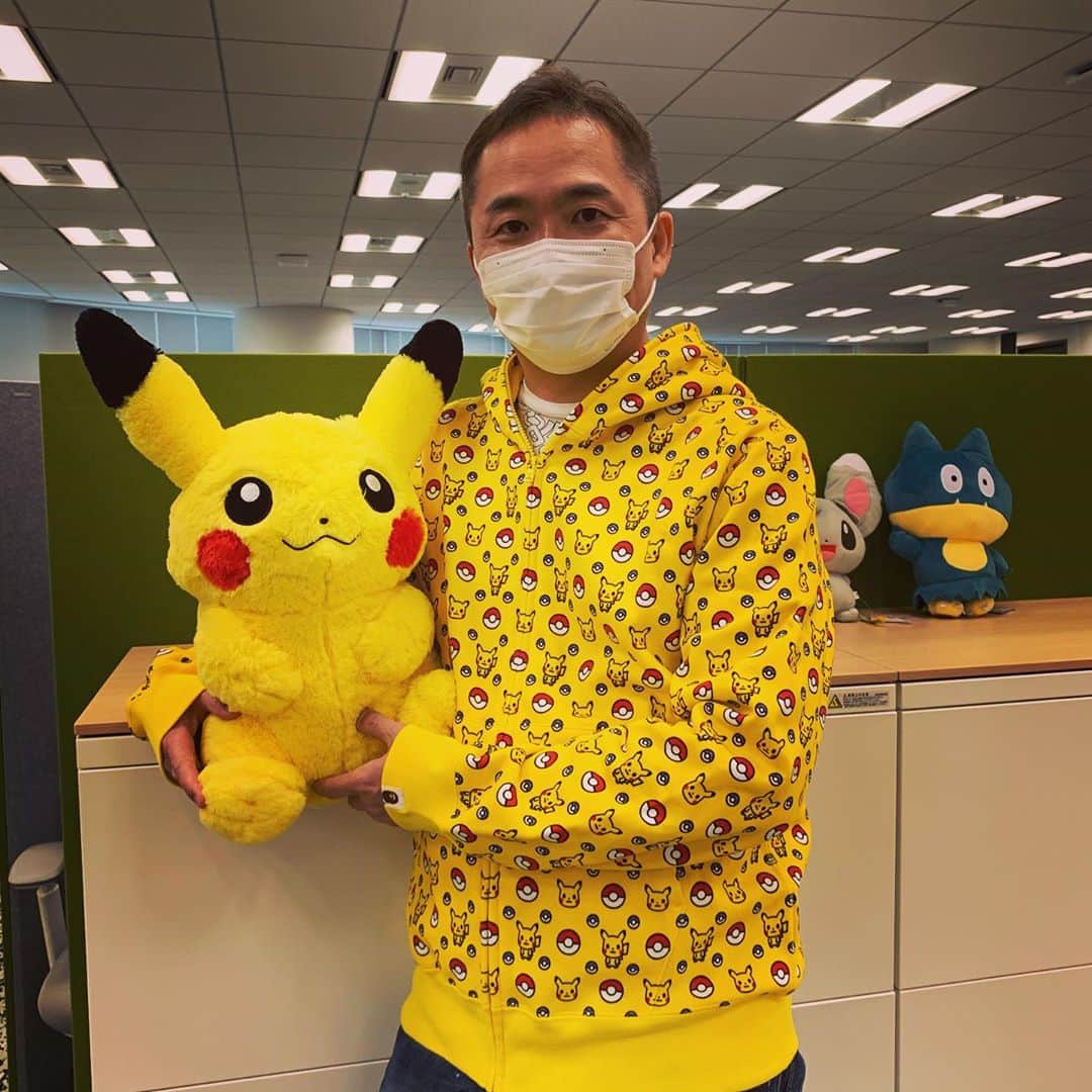 増田順一のインスタグラム：「株ポケモンで着てみたよ！ I’m at The Pokémon company!  #bape #abathingape #babymilo #pokemon #pikachu #ポケモン #ピカチュウ」