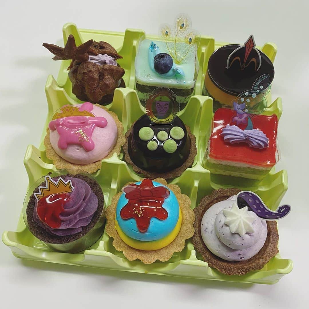 秋山衣梨佳さんのインスタグラム写真 - (秋山衣梨佳Instagram)「👸🧛‍♀️🍰  #disney#halloween#happyhalloween#princess#Villains#ginzacozycorner#ディズニー#ハロウィン#ヴィランズ#プリンセス#銀座コージーコーナー」11月3日 14時48分 - akiyamaerika