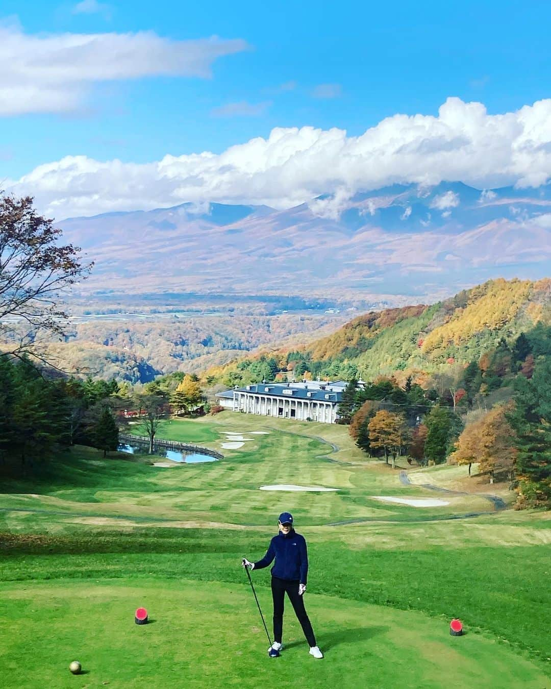 内田恭子さんのインスタグラム写真 - (内田恭子Instagram)「多分。年内最後のゴルフ笑。景色最高！お昼から晴れて最高！ショートでだけどパーがふたつとれて最高！  #来年はレッスン受けようかな　#golf #ゴルフ　#最高に気持ちがいい #内田恭子 #kyokouchida」11月3日 15時39分 - kyoko.uchida.official