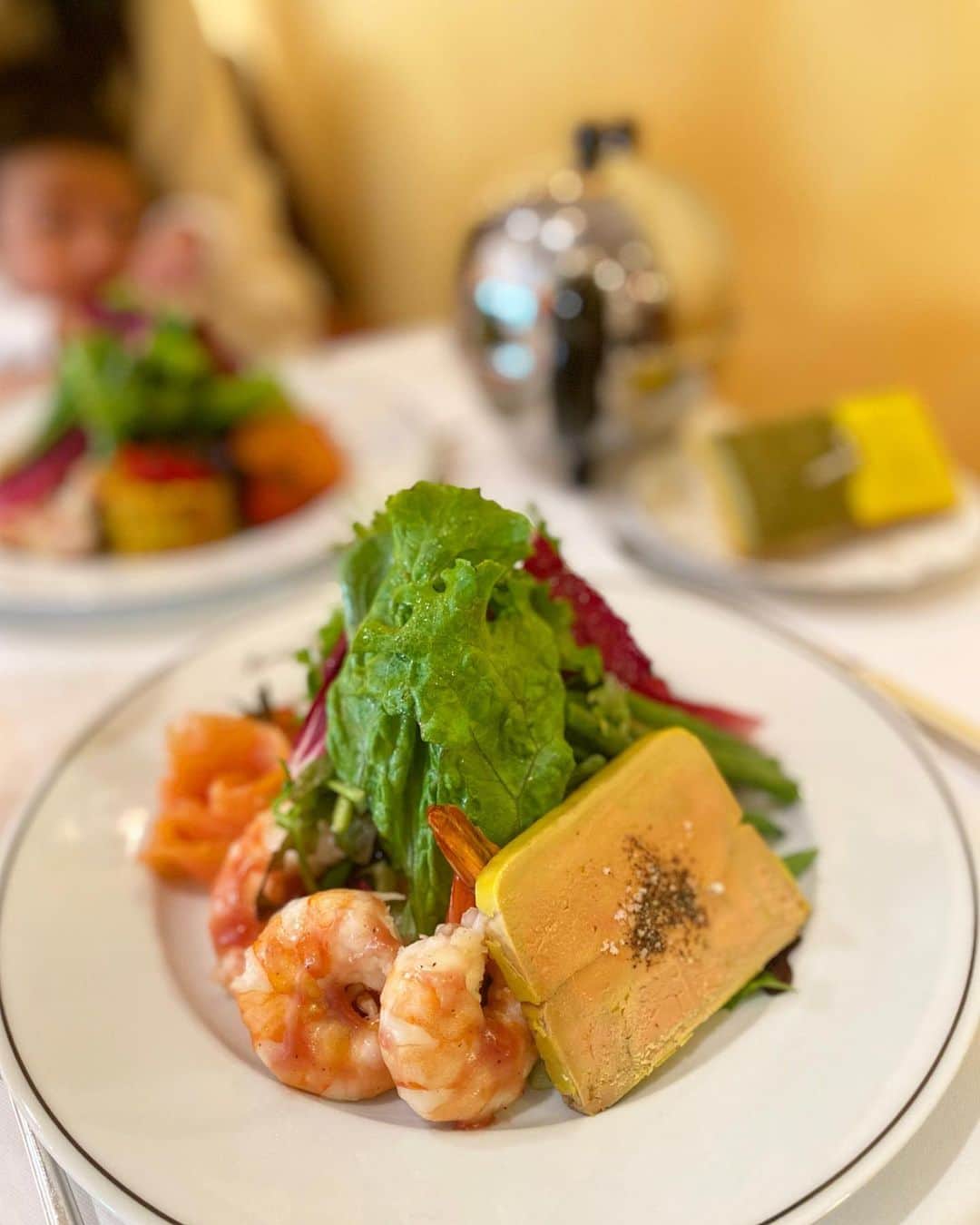 Mai Wakimizuのインスタグラム：「本日のlunch♡京都からはるばるやって来た葵のリクエストでMARIAGEへ♡サラダもケーキもお紅茶も全部好き＼(^o^)／ #wakkingourmet#mariagefreres#神戸」