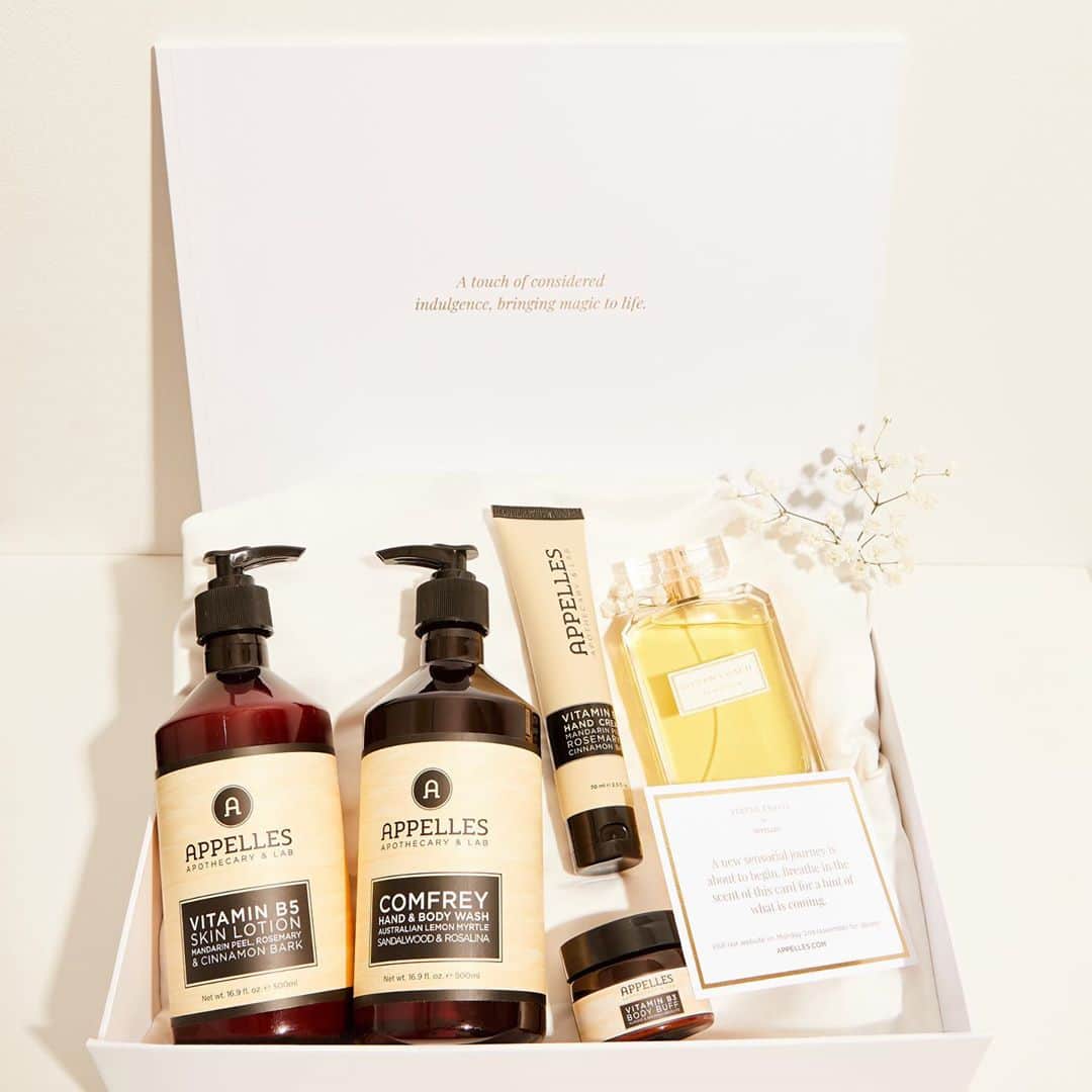 Steven Khalilさんのインスタグラム写真 - (Steven KhalilInstagram)「After the year that has been, we all deserve a little pampering, we have partnered with Australian skincare range @appellesskin to create a limited edition Christmas gift.  The stunning gift box includes a curated selection from the @appellesskin Classic Body Collection with our signature Steven Khalil Eau de Parfum.  Purchase your limited edition gift box online www.appelles.com  #StevenKhalil #StevenKhalilParfum #Appelles」11月3日 15時43分 - steven_khalil