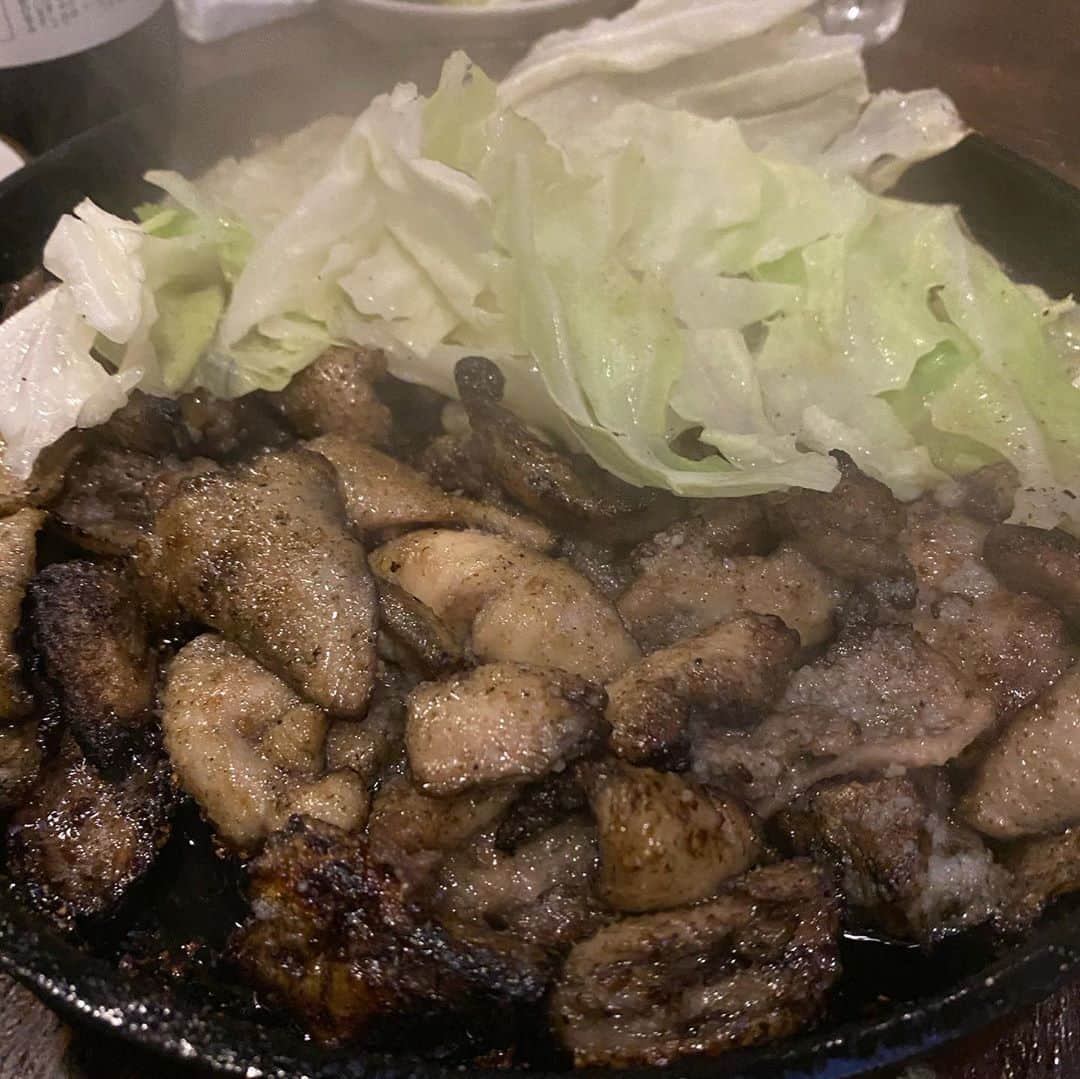 堀田祐美子さんのインスタグラム写真 - (堀田祐美子Instagram)「霧島地鶏と本格焼酎  きばいやんせ  地鶏、もつ鍋最高でした💕  ここのオーナーさんとは30年前に宮崎県都城で食事をしたことがあったみたい！！  当時、全日本女子プロレスは一年の半分以上は地方回りをしていて、試合後の食事会でその土地の名物料理を食べれるのが楽しみでした。  ご縁に感謝💕  #堀田祐美子 #yumikohotta #woman's  #prowrestling #女子プロレス  #t_hearts #きばいやんせ　#霧島地鶏きばいやんせ #もつ鍋」11月3日 15時46分 - yumiko_hotta