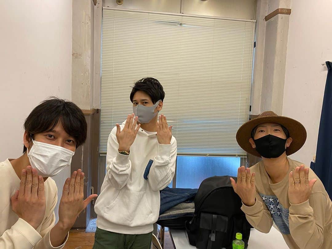 火口秀幸のインスタグラム：「リハーサルでっしゅッ　  #シュッ #多田智佑　#トット #しゅんしゅんクリニックP  #吉本坂46 #RED #HideboH #よしもと有楽町シアター」