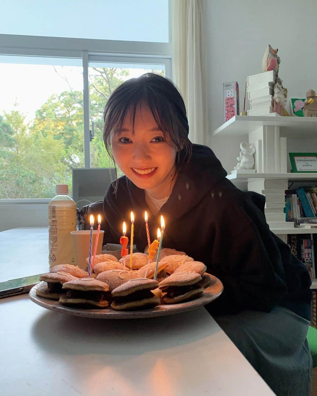 江野沢愛美さんのインスタグラム写真 - (江野沢愛美Instagram)「今日のお仕事の現場でお誕生日をお祝いしてもらいました🎂 美味しいどら焼きだった、、！！！ 楽しかったです〜 またお知らせしますね🙆‍♂️」11月3日 16時11分 - enosawa_manami