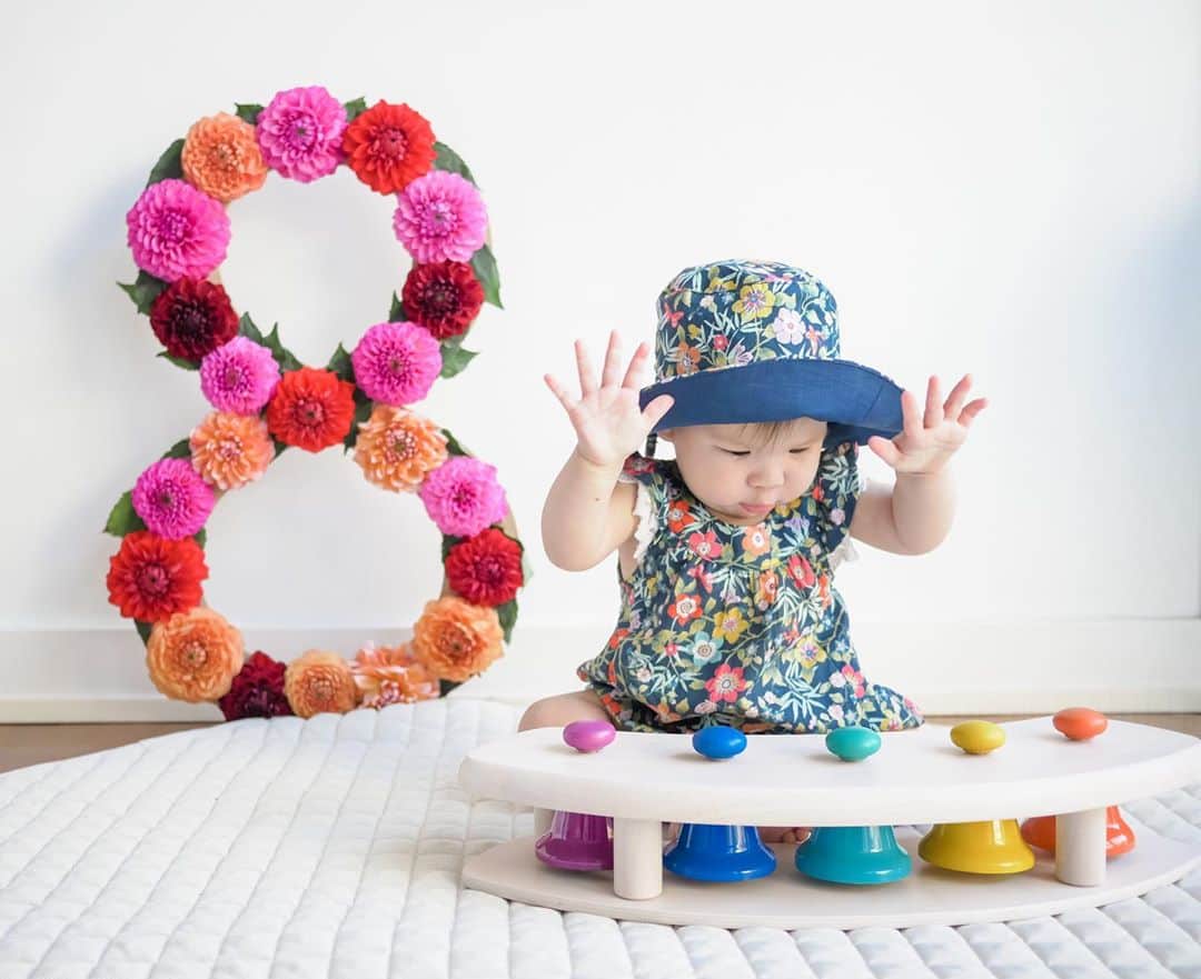 アン・カーティスのインスタグラム：「Baaaaah 🤗 Yesterday, marked 8 months of being with my real life Doll-Dahlia.   So many milestones this month - one being crawling hence the STRUGGLE taking this picture and the need to put a toy to keep this super kulit & cheeky little coccinelle in place 🐞 I wonder if I’ll still be able to take a piccie next month? 😅 Love her to bits and pieces.  Styling & Set Design: Mummy Photographer: Mummy HypeMan: Papa @erwan」