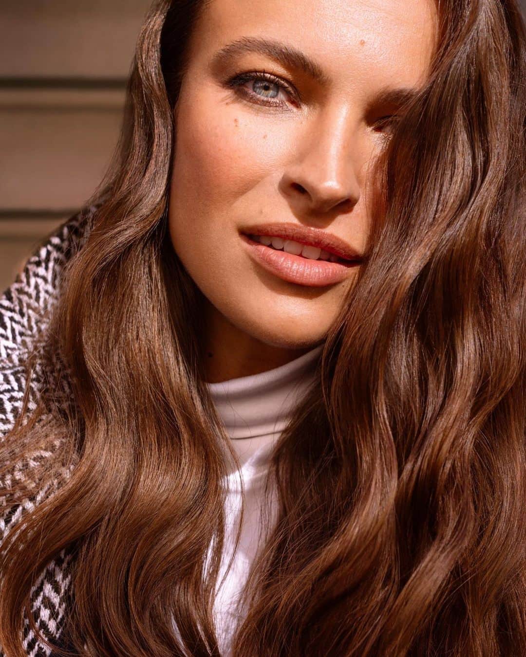 リュプカ・ゴイッチのインスタグラム：「@ljepotaizdravljehrvatska  #photo @jelenabalic  #hair @mijomajhen  #makeup @dajanapajkic  #styling @petartrbovic  #interview #editorial #ljepotaizdravlje ❤️」