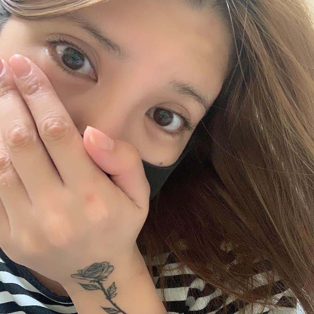 坂口杏里のインスタグラム：「🌹歌舞伎町2-14-8🌹 🎉メトロプラザ2ビル🎉  →3F  BAR  SEA 0362338484  出勤でーす！ ひさびさですー！！  ライン交換、写取り放題 SEAのインスタ登録してみせたら、 ショット一杯サービス！」