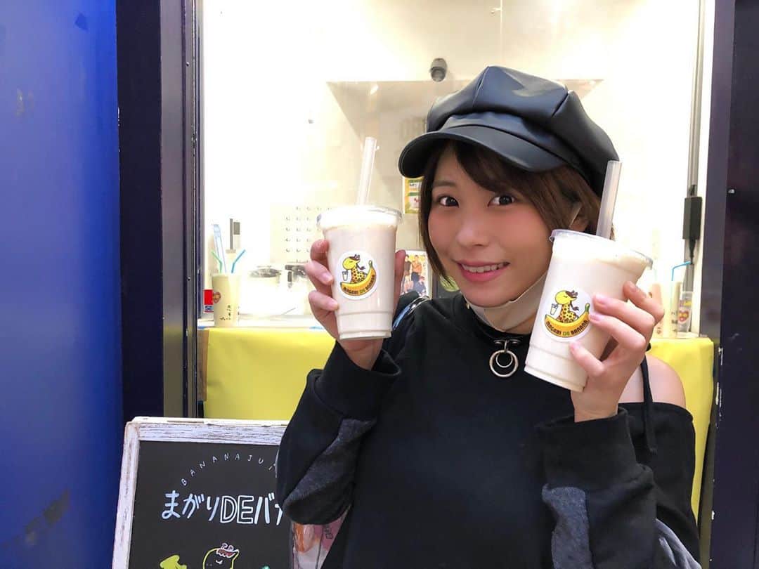 のインスタグラム：「お店の看板　#バナる？ に惹かれて❤︎ ・ #まがりDEバナナ　さん🍌 @rin.banana.juice  ・ 店員さん神対応だった✨🍌 ・ 通常のバナナジュースと　#追いバナナ 飲み比べしてみた！！ ・ 追いバナナ！！ 大好き！！+ﾟ｡*(*´∀｀*)*｡ﾟ+ ・ ・ #バナナジュース　#バナーナ　#ミスBBシスターズ　#missBBsisters #バナナ　 #girl #ショートカット女子  #shooting #셀카 #미소녀 #일본인 #非常好 #摄影 #塚田綾佳」