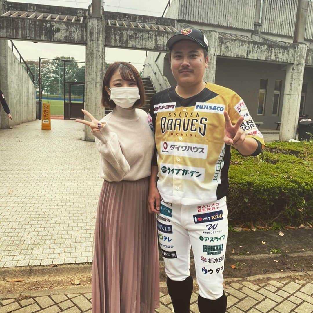 若松駿太のインスタグラム：「お疲れ様でした‼️ 2年間という短い期間でしたが、ありがとうございました‼️🙇‍♂️ 2年間ですけど、本当に濃い2年でした👍 素晴らしい先輩方 素晴らしいチームメイト 素晴らしい同級生 本当に感謝しかありません‼️ 個人的には怪我をして悔いが残るシーズンになったので、 来年も野球はやります！！ どこでやるかはまだ決まってませんが、また応援よろしくお願いします👍🙇‍♂️ 栃木県ありがとう‼️ #栃木ゴールデンブレーブス  #栃木県 #94年世代 #投手陣 #感謝」