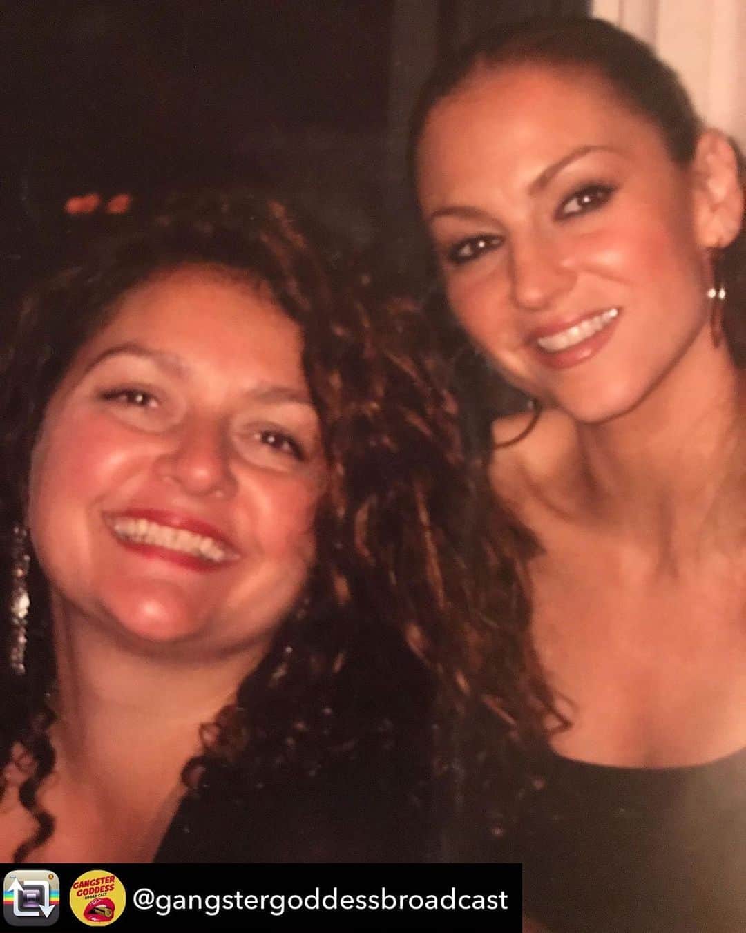 ドレア・ド・マッテオのインスタグラム：「Repost from @gangstergoddessbroadcast Chris called in sick so Dr. Drea to the rescue... interviewing her longtime friend & the mega talented #AidaTurturro @applepodcasts 🎧 #thesopranos #🇮🇹」