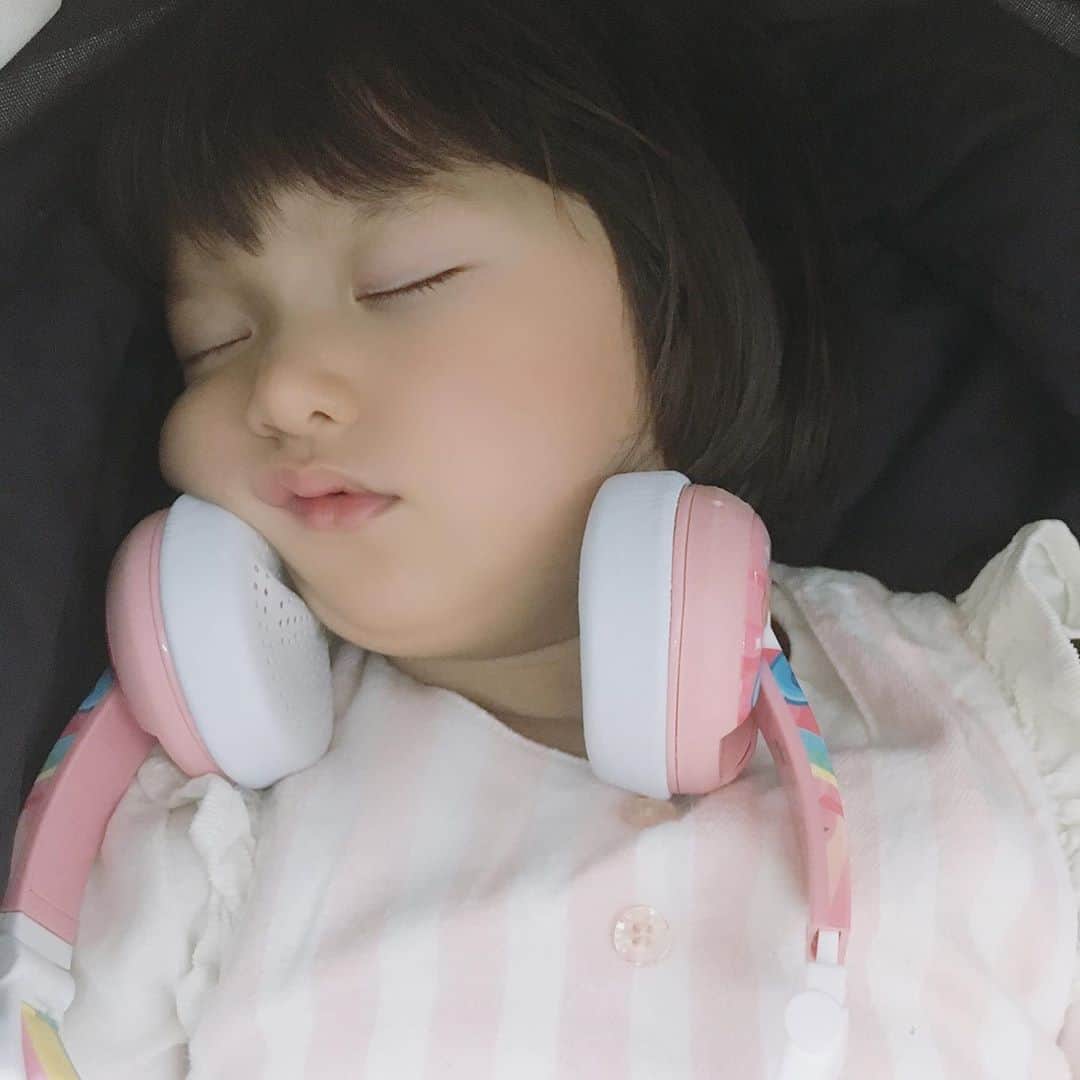 Julie Wataiのインスタグラム：「#buddyphones」