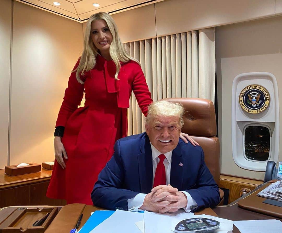 イヴァンカ・トランプのインスタグラム：「Wheels down ✈️ in DC at 2:45 am on Election Day following @realDonaldTrump’s last MAGA rally of the 2020 campaign in Grand Rapids, Michigan. 🇺🇸🇺🇸🇺🇸 No one  works harder than our President and he left it all on the field!!!  VOTE for President Trump for four more years! #vote #vote2020」