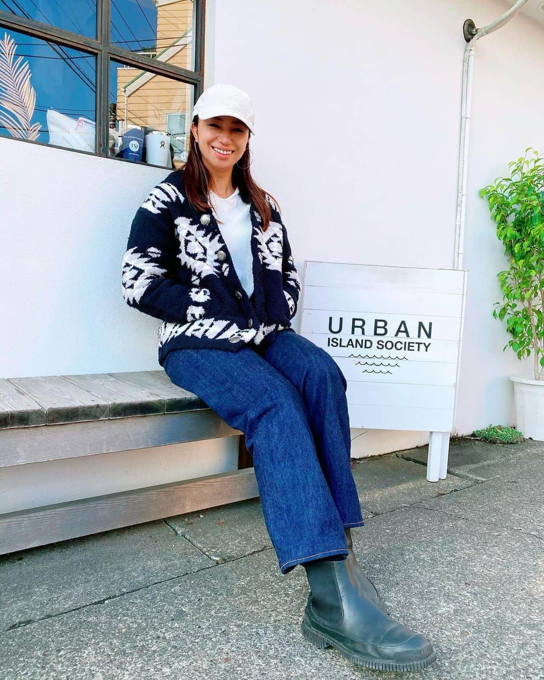 のインスタグラム：「Gown... @urbanislandsocietyjapan  @urbanislandsociety  ペットボトルの再利用やorganic cottonなどecoなアイテムが多くてしかも可愛いとても素敵なお店でした🌍🏝 #organiccotton  #ecofriendly  #reuseplastic  #hawaiianclothing  #surffashion #kamakura #鎌倉」