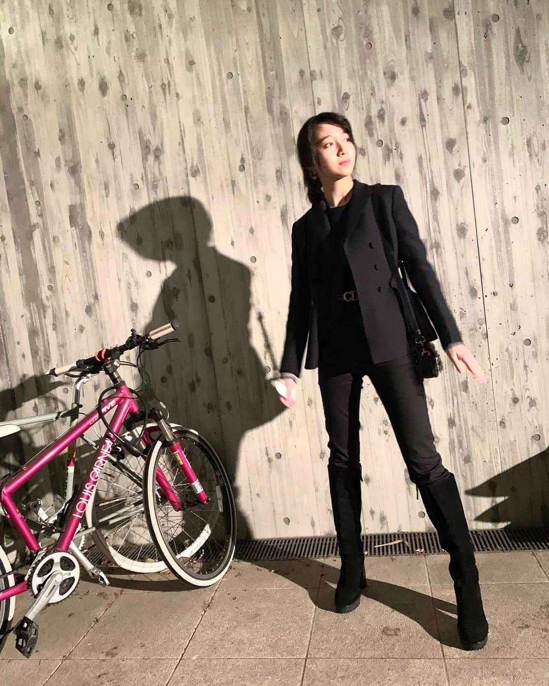 木村心美さんのインスタグラム写真 - (木村心美Instagram)「昨日の私服です。ブーツとジャケットの季節がやって参りましたね。ヘビロテになりそうです。お気に入り！ ・ 一日遅れですが #石田彰誕生祭2020 ！！！！ 石田様に惚れた一番最初の作品は「神様はじめました」です、、、  #アルミン誕生祭2020  ・ @dior」11月3日 17時09分 - cocomi_553_official