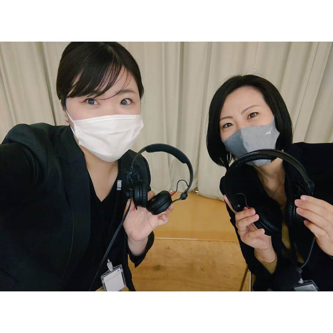 矢田部ゆかさんのインスタグラム写真 - (矢田部ゆかInstagram)「Vリーグ2週目 久喜大会✨  DAZNで実況を担当し、解説の横山雅美さんと2試合をお伝えしました🏐  今回はリモートマッチ（無観客）だったので選手の声がいつも以上によく聞こえました😮  ホーム埼玉上尾は内瀬戸選手がバースデイ勝利でインタビュー＆お祝いソングをみんなで歌ってとっても良い雰囲気でした💕  #Vリーグ #VLEAGUE #DAZN #解説 #横山雅美さん #実況 #矢田部ゆか #今季担当6試合 #バレー実況通算219試合目」11月3日 17時10分 - yucaparis93