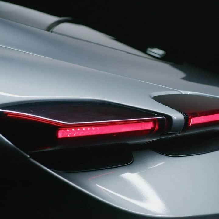 のインスタグラム：「#フェラーリローマ のエレガントなテールデザインをご覧ください。  特別な動画を公開中です。本編はプロフィールリンクからご確認ください。  #Ferrari #FerrariRoma #フェラーリ #スーパーカー #スポーツカー #ハイパーカー」