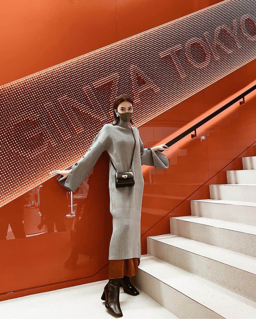孫きょうのインスタグラム：「𝑆𝐻𝐼𝑆𝐸𝐼𝐷𝑂 𝐺𝐿𝑂𝐵𝐴𝐿 𝐹𝐿𝐴𝐺𝑆𝐻𝐼𝑃 𝑆𝑇𝑂𝑅𝐸  SHISEIDOがサステナブルな取り組みとして ブランドを象徴する美容液のアルティミューンの国内初レフィルサービス「ULTIMNUNE FOUNTAIN」をスタート✨  自分が持っている使い終わったアルティミューンのボトルを預けると、徹底的な衛生管理の下で殺菌してから美容液をレフィルしてくれるの👩🏼‍🔬  環境負担を減らし地球にも優しく、 そして金額も通常のよりお得に🌏  このサービスは銀座のみなので予約必須です！  そしてボトルへの刻印サービスも受けられるので特別な１本としてさらにボトルへの愛着が❤️ 大切な方へのプレゼントで、メッセージを彫刻にするのも素敵✨  @SHISEIDO @SHISEIDO_JAPAN  #SHISEIDOSBAS #PR」