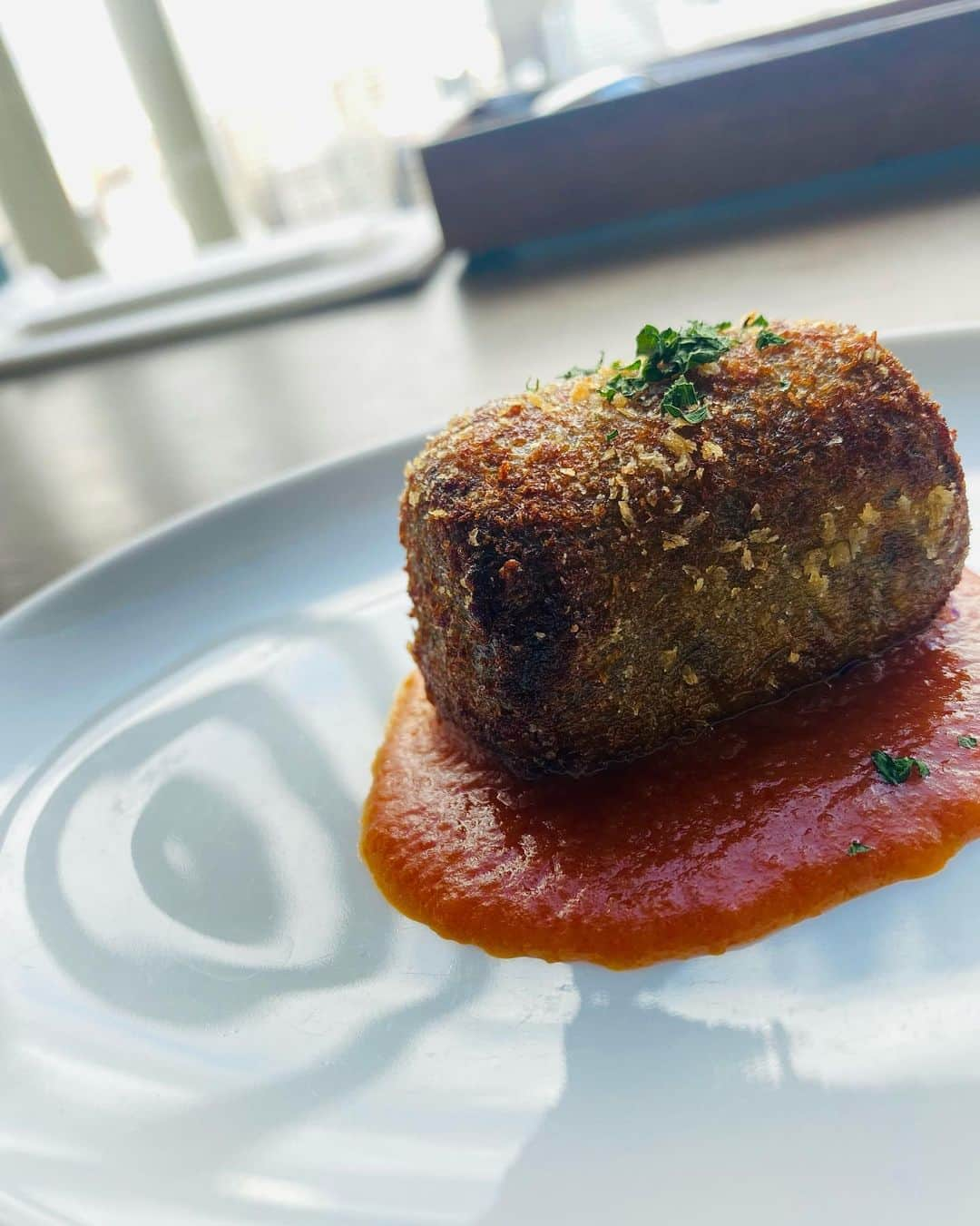 ちゃんうささんのインスタグラム写真 - (ちゃんうさInstagram)「神戸でランチ🍴 ってなんか響きがオシャレって思うの私だけ？🤤 . . #神戸 #ランチ #カニクリームコロッケ #とにかくパスタ食べたい #神戸ランチ #サラダ #グルメ #ちゃんうさ #キャバ嬢 #キャバクラ #ミナミ #ホステス」11月3日 17時23分 - chanusa0927