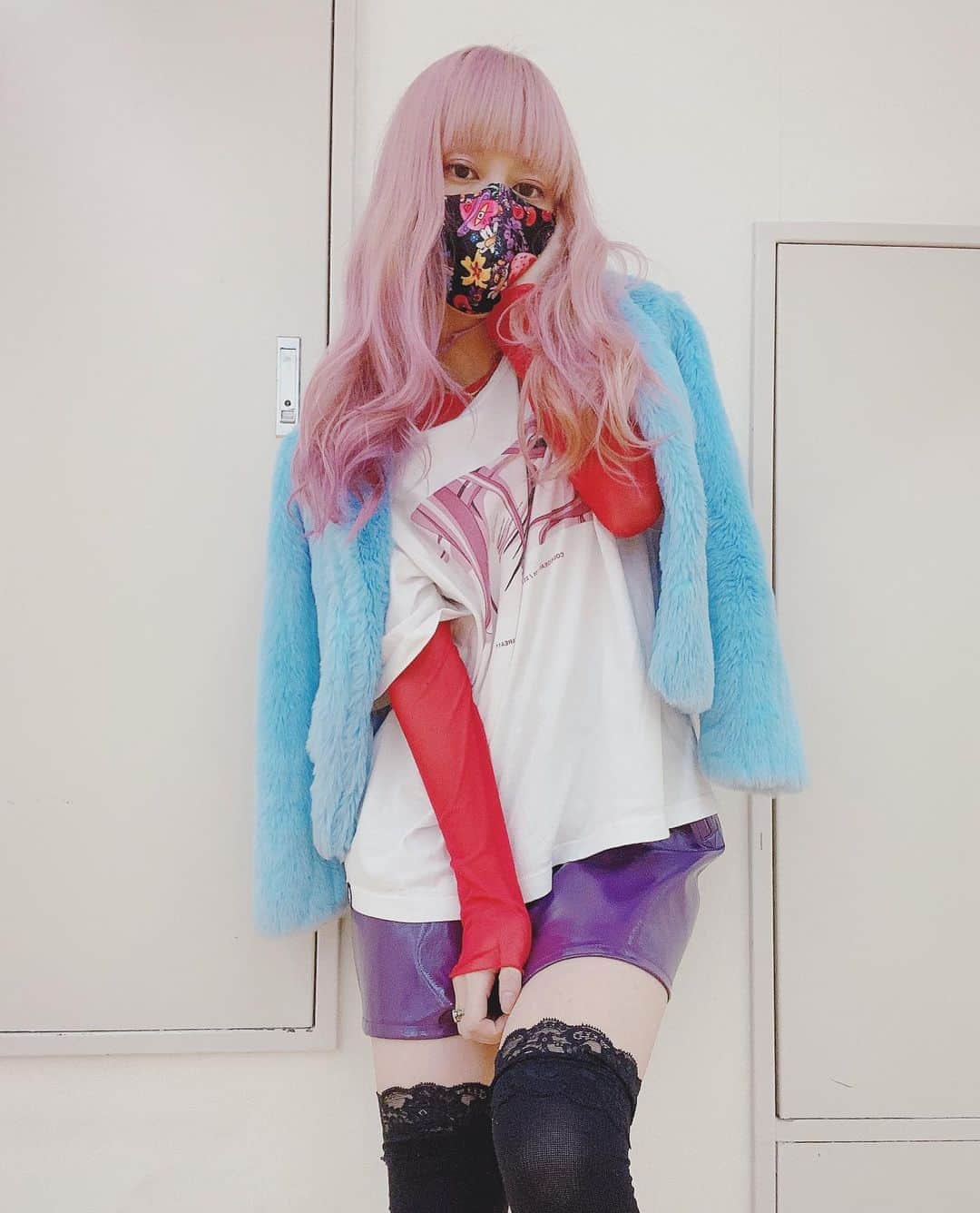 水森依音さんのインスタグラム写真 - (水森依音Instagram)「きょうだけあたまピンクの人」11月3日 17時28分 - ion_mizumori