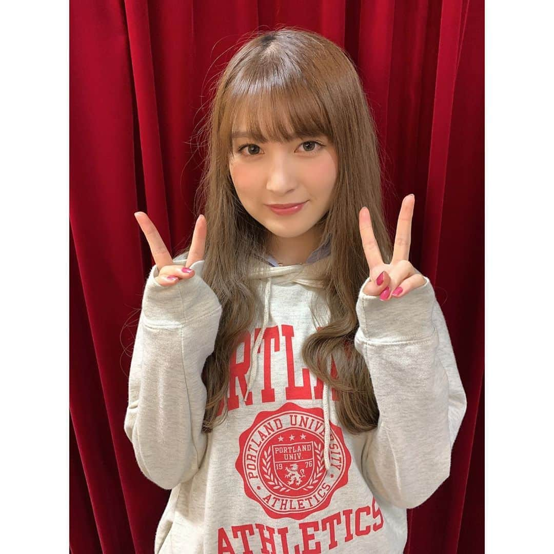 神志那結衣さんのインスタグラム写真 - (神志那結衣Instagram)「HKT48新劇場オープン🎉✨ 「西日本シティ銀行HKT48劇場」 昨日オープンしました！ 約4年半もの間、私たちもファンのみんなも待ちわびていた専用劇場。。 これまで沢山の人が動いてくれました 日頃支えてくれるスタッフの皆さんと ファンの皆さんのおかげです 本当にありがとうございます😢  ファンのみんなと一緒に オープンを迎えられたことが 何よりも嬉しかったです･゜ﾟ･*  沢山の人が笑顔になる場所になりますように✨ ： 最後の写真は ファンのみんなが私たちにプレゼントしてくれた横断幕。 優しさが心に染みました･゜ﾟ･* #HKT48新劇場　#西日本シティ銀行HKT48劇場　#劇場　#オープン　#HKT48 #アイドル　#2期生」11月3日 17時29分 - jiina27