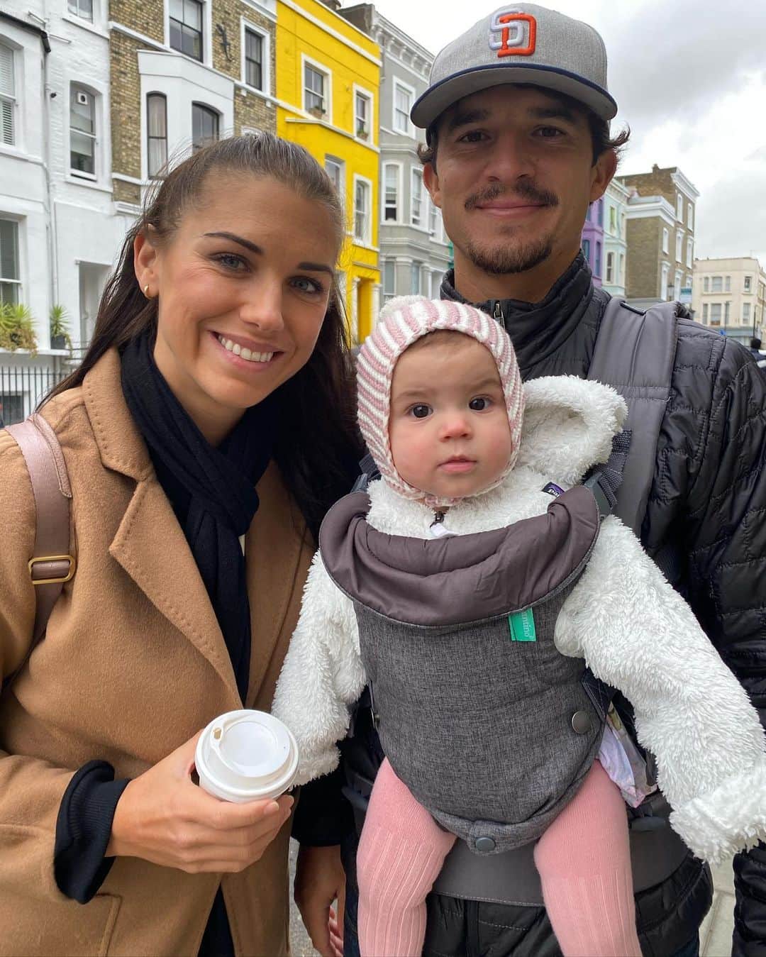 アレックス・モーガンのインスタグラム：「Trying not to feel too anxious these next 24 hours, but I can't help it. Election Day is here. I voted for my family, for my daughters future, for our country. I voted for what seems like 101 other reasons too. If you haven't voted yet, please do today. A 4 hour wait in line is much shorter than another 4 years of the wrong person in office. Strapping in for this emotional rollercoaster. Check in with you all once we make it to the other side ✌️」