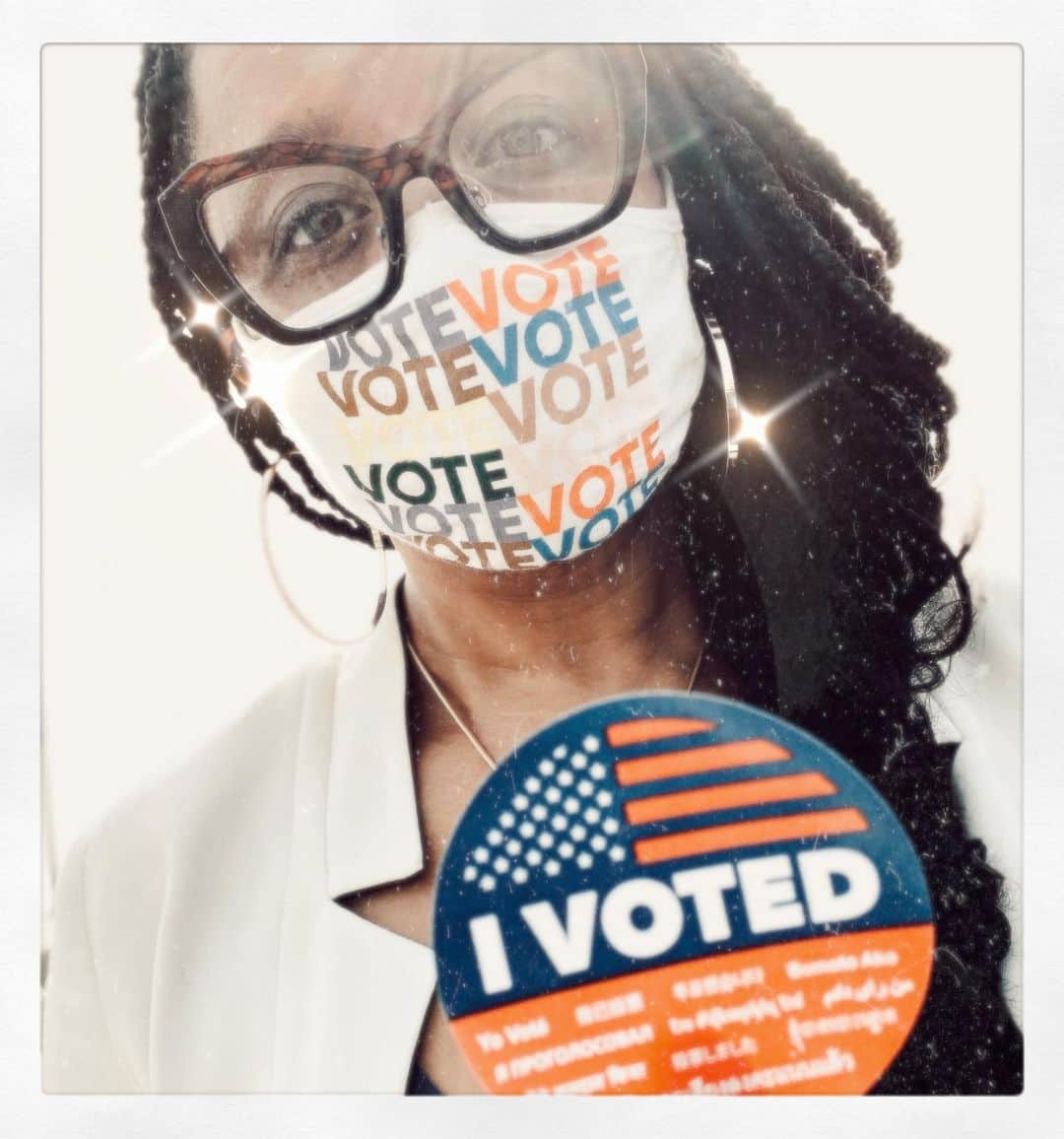 カミラ・マーシャルのインスタグラム：「#voted • • • mask: @ripleyrader  mask design: @schmollymac」