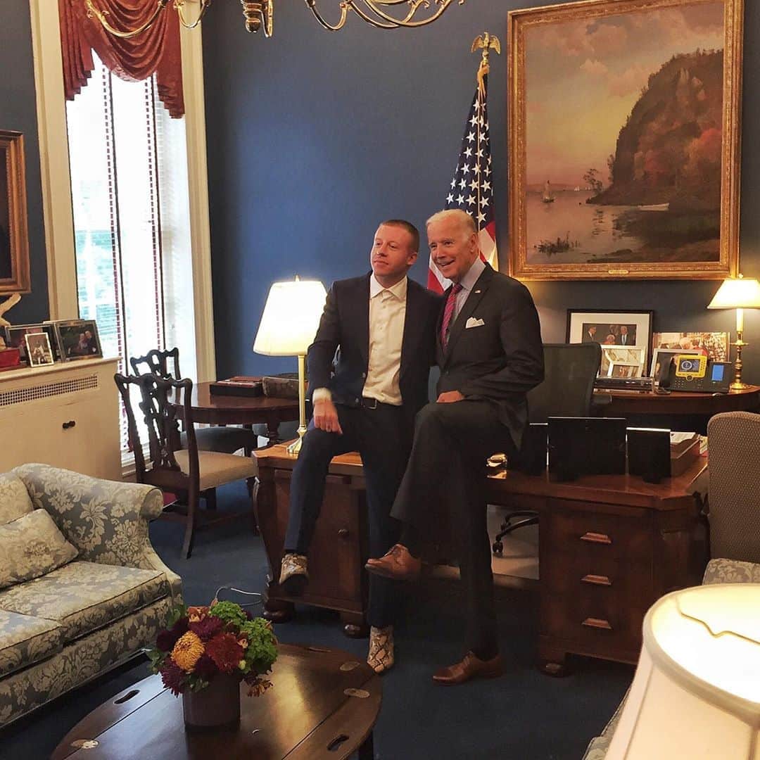 のインスタグラム：「I told Joe if he wins ima let him borrow these snakeskins for the next 4 years」