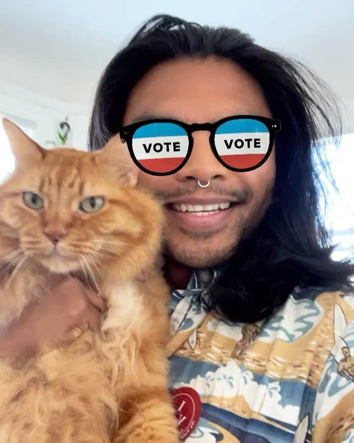 のインスタグラム：「Raise your hand if you voted! 🙋‍♀️🙋‍♂️ ⬇️ (and check out our new #Election2020 Face Filters in our Story!)」
