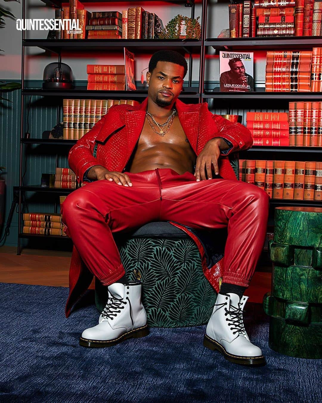 King Bachさんのインスタグラム写真 - (King BachInstagram)「VOTE or I’ll flood your timeline with pointless pics of me being sexy af」11月4日 3時18分 - kingbach