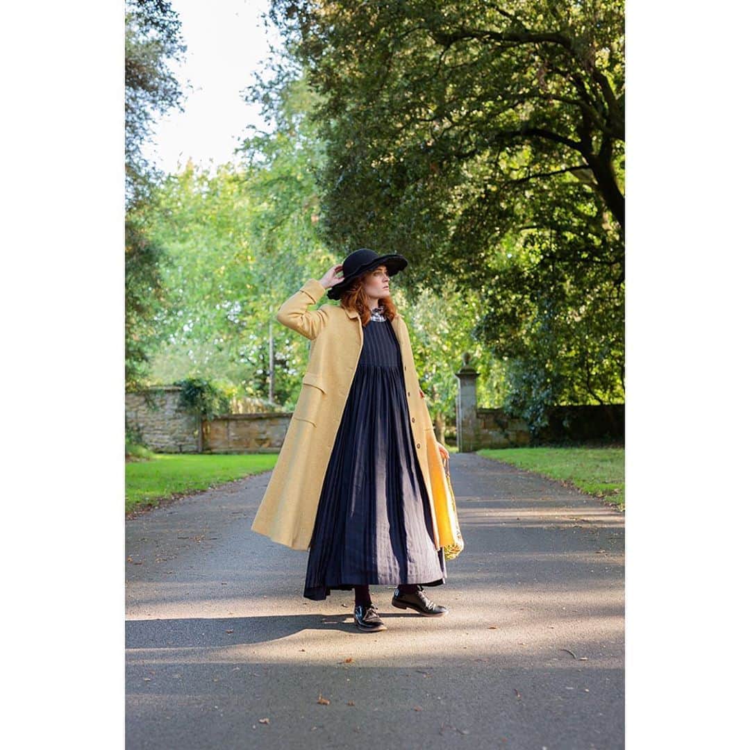 キャベジズ&ローゼズさんのインスタグラム写真 - (キャベジズ&ローゼズInstagram)「For wild walks and winter days. The Iris coat in yellow British wool with recycled lining and velvet details. Pair with a Joliff sweater and Grania trousers (trousers arriving soon) @christina_strutt @scottlongjphoto @just_belle #lockdownlayers #britishwool #slowfashion #britishfashion #shoplocal #shoplocally #layers #buybetterbuyless #ootd #cabbagesandroses #cabbagesandrosesfashion」11月4日 3時11分 - cabbages_and_roses