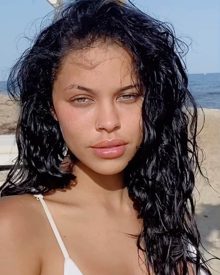 NISRINA SBIAのインスタグラム：「Ok das enough」