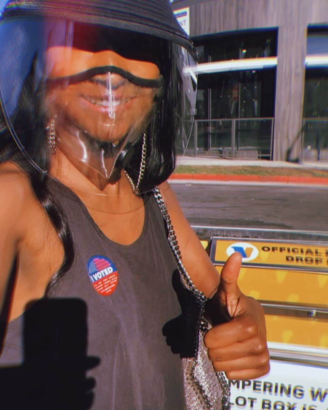 リンジー・スコットのインスタグラム：「#electionday #vote #votesafely  ❤️🤍💙🙏🏾🙏🏾🙏🏾」