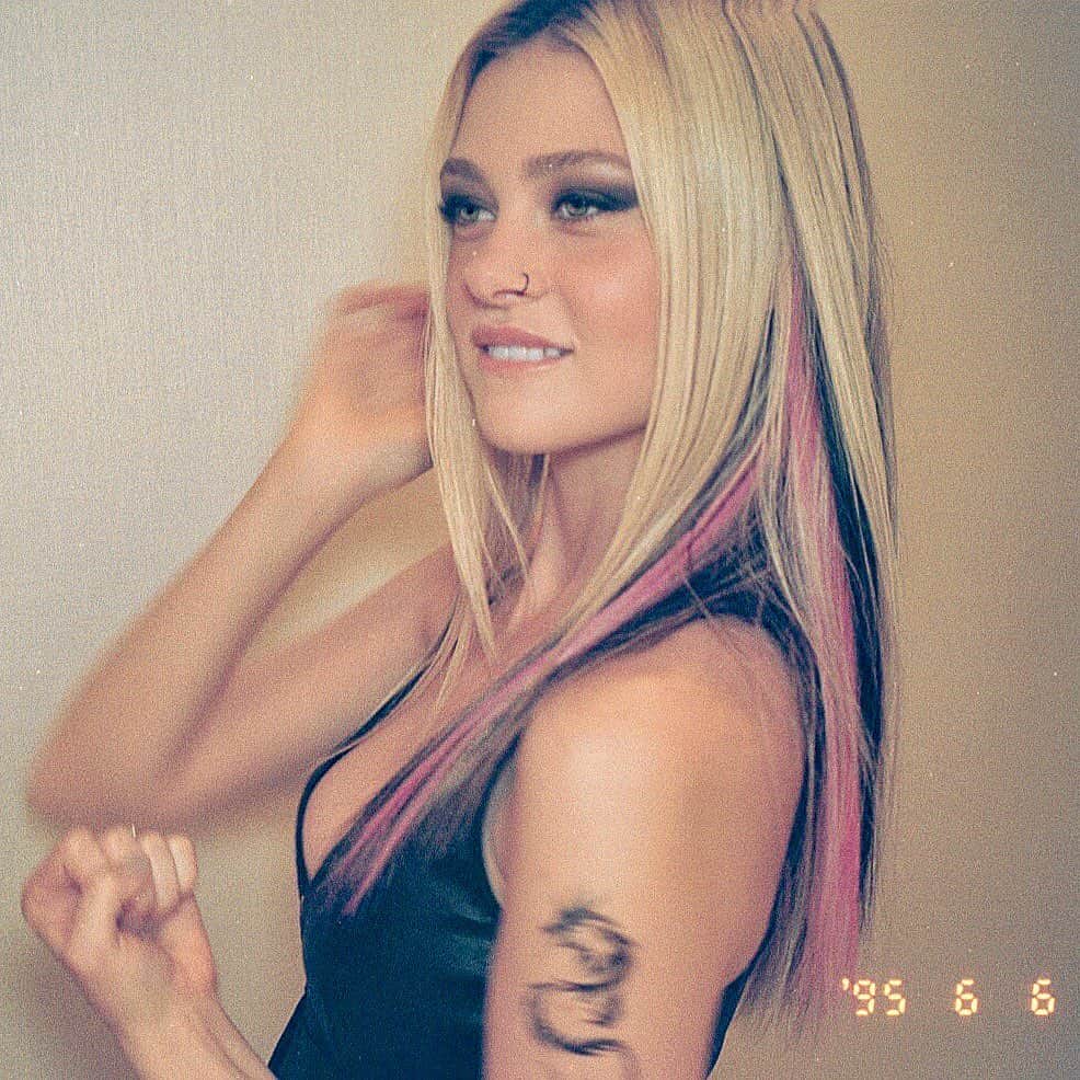 ニコラ・ペルツのインスタグラム：「🐉」