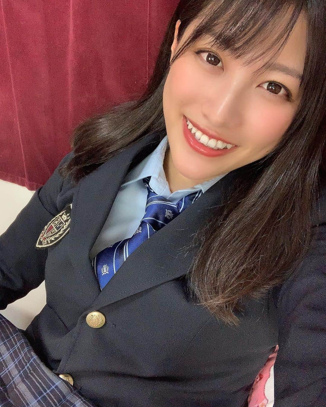 春原未来さんのインスタグラム写真 - (春原未来Instagram)「久しぶりに学生服🤣 ライブチャット,ご参加ありがとうございました！ 直接お逢いできる機会としましては,11月14日(土)大阪 Flower撮影会があります！  03部 12：00～12：45 04部 13：00～13：45 がまだ空いてます‪‪☺︎‬ .  School uniform for the first time in a long time 🤣 Live chat, thank you for joining us! As an opportunity to meet in person, there will be an Osaka Flower photo session on Saturday, November 14th!  #制服姿 #ブレザー #ブレザー制服 #ネクタイコーデ #ライブ配信 #大阪撮影会 #jkブランド #高中女生 #女子高生 #schooluniformcosplay #birthdaymonth #春原未来 #おなかすいた #美味しいもの大好き」11月4日 3時26分 - sunohara_miki