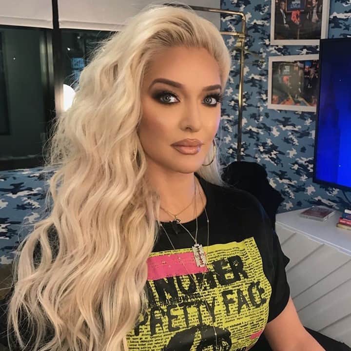 E! Onlineさんのインスタグラム写真 - (E! OnlineInstagram)「After 21 years of marriage, #RHOBH star Erika Jayne is officially filing for divorce from her husband, Tom Girardi. Her exclusive statement about their split is at the link in our bio. (📷: Instagram)」11月4日 3時30分 - enews