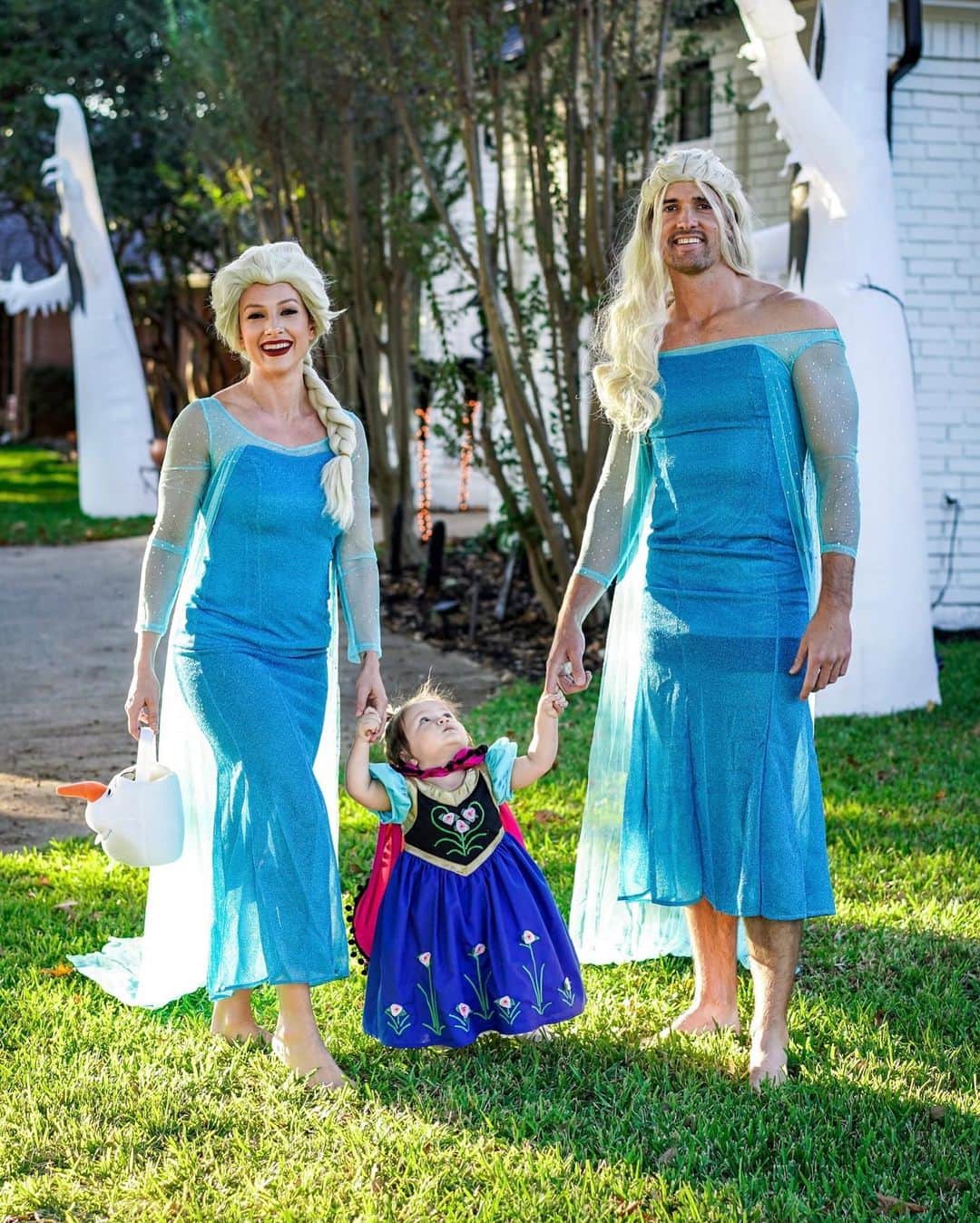 Paige Hathawayさんのインスタグラム写真 - (Paige HathawayInstagram)「Frozen 3.. Coming to theaters near you! ❄️☃️ #happyhalloween #frozen #elsa #anna」11月4日 3時33分 - paigehathaway