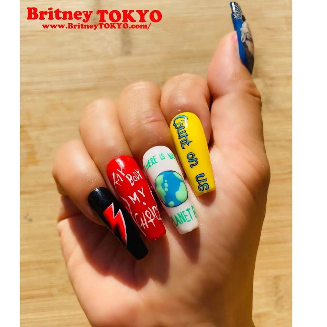Britney TOKYOさんのインスタグラム写真 - (Britney TOKYOInstagram)「You can #CountOnUs to show up today. Because we always do. We march, we organize, we lead, we build, we heal... and we look damn good doing it. Today we vote. Tomorrow we start to rebuild. Text POLLS to 30330 to find your closest polling station and #GoVote! #IntoAction」11月4日 3時35分 - britneytokyo
