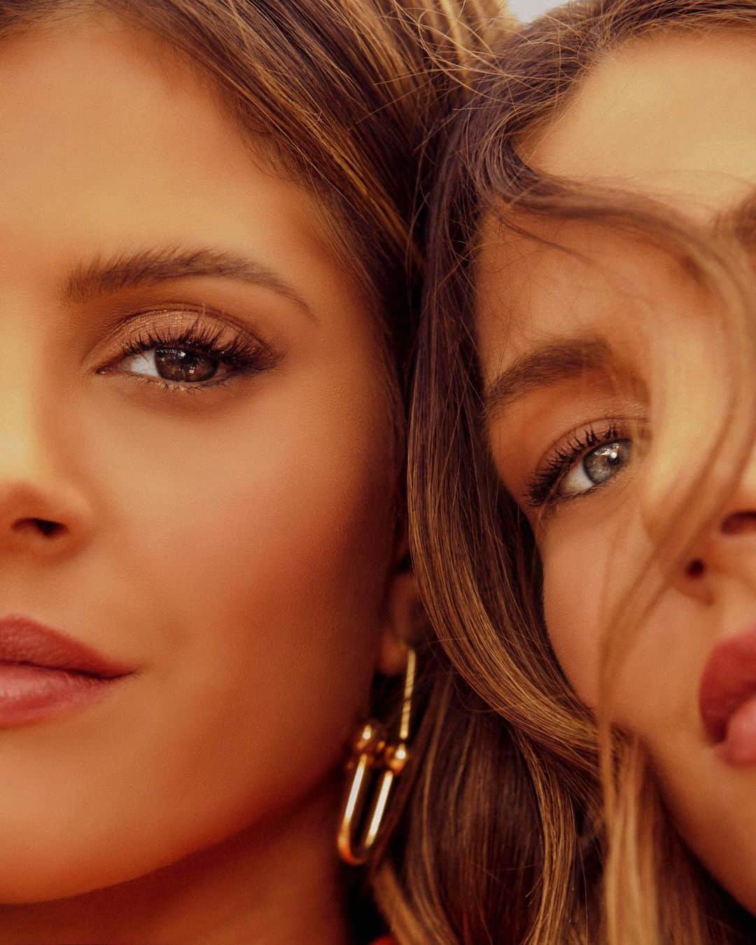 Glam4Youのインスタグラム：「Counting down the days: #2  Com @lalarudge para @bynv + @larougebelle  ph: @_andrearthur」